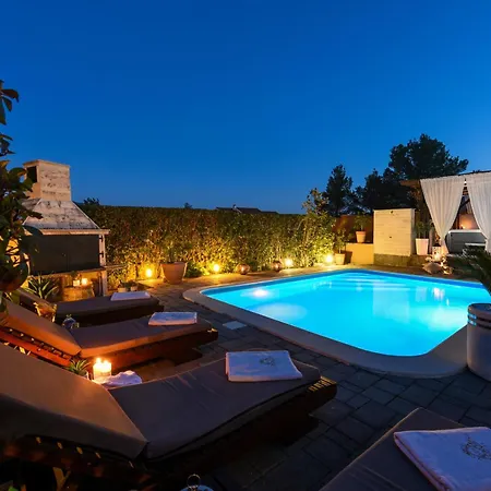Ferienhaus My Dalmatia - Sea View Bella With Private Heated Pool And Jacuzzi Pridraga